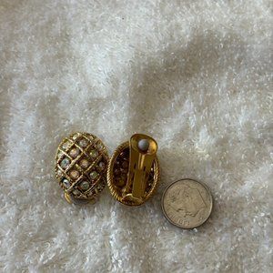 Vitage - Gold Clip On Earings